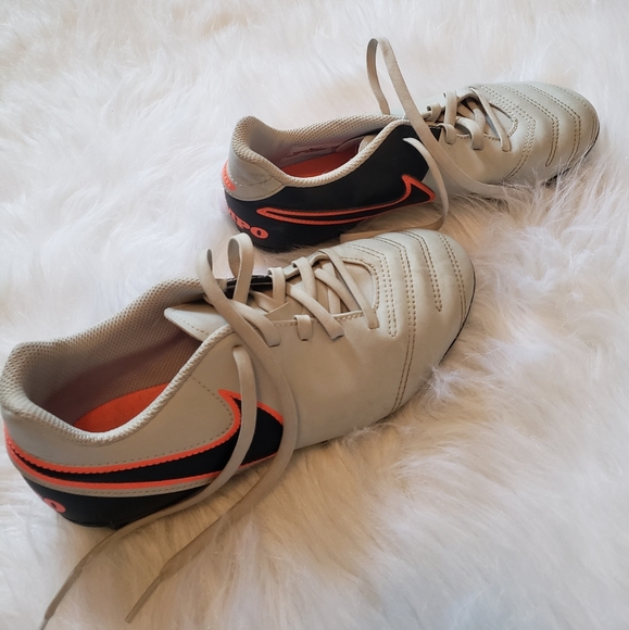 Nike soccer cleats - Picture 7 of 8